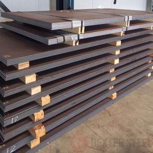Alloy steel plates with specific chemistry for heat treatment