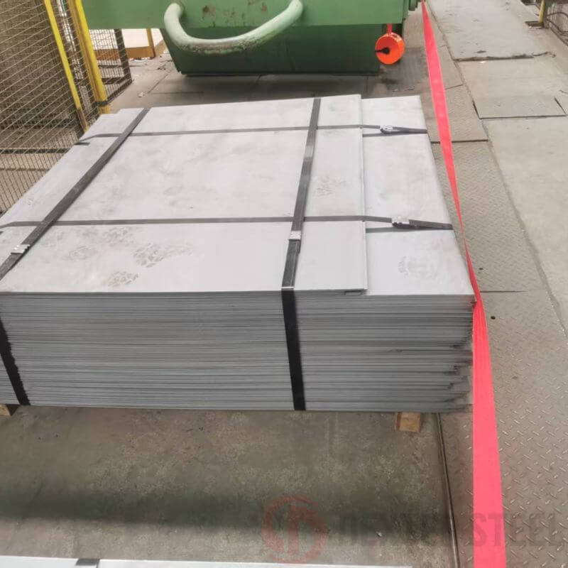 Pickled & Oiled Steel Plate - Smooth surface ready for further processing