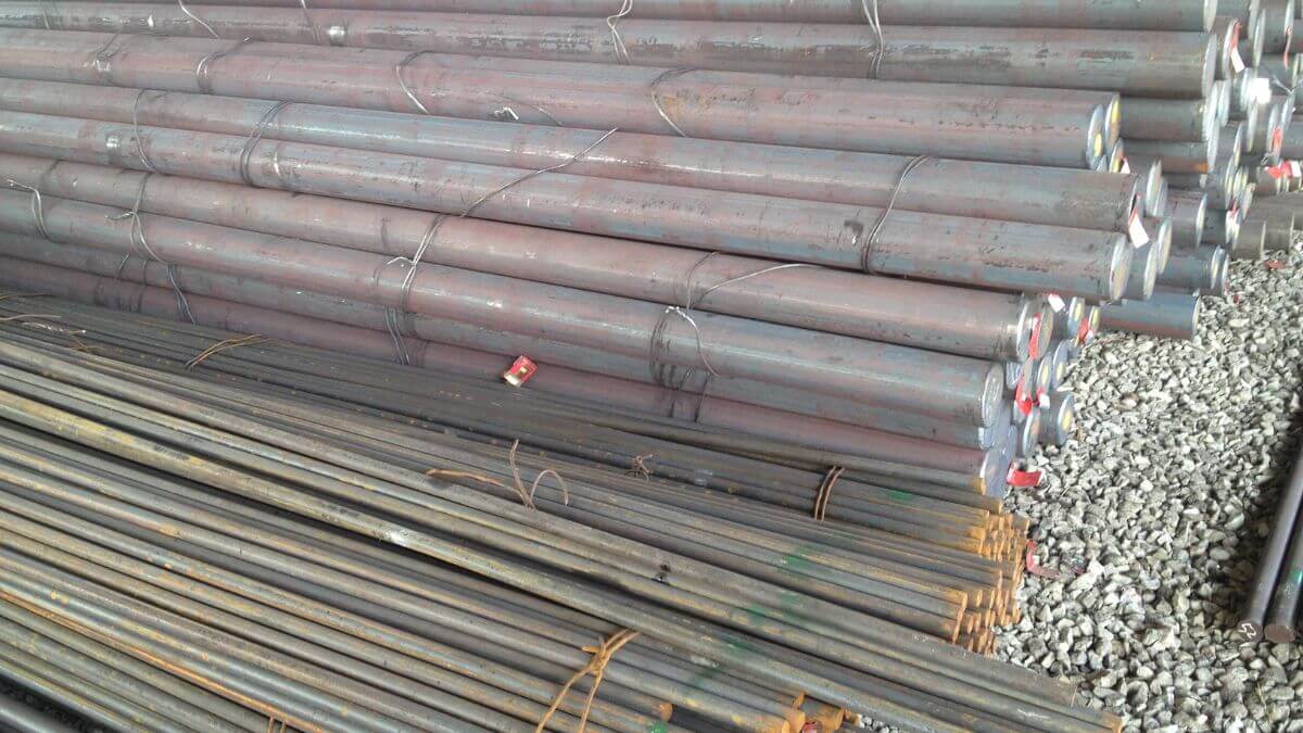 Steel bars in round, square and flat shapes for industrial and machining applications